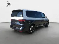 Neu VW Multivan 150 PS (110 kW) 2026 Candyweiß/ starlight blue met Van / Kleinbus