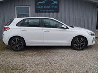 Gebraucht Hyundai i30 Select 120 PS (88 kW) 2017 Weiß Limousine