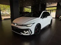 Gebraucht VW Golf VIII GTI 265 PS (194 kW) 2024 Weiß Limousine