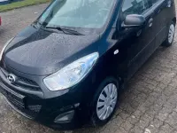 Gebraucht Hyundai i10 69 PS (50 kW) 2013 Schwarz Kleinwagen