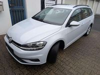 Gebraucht VW Golf VII Trendline 110 PS (80 kW) 2017 White silver metallic Kombi
