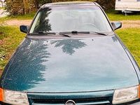 Second-hand Opel Astra 71 CP (52 kW) 1995 Verde Berlinǎ