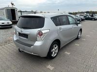 Gebraucht Toyota Verso Edition 126 PS (92 kW) 2011 Silber Van / Kleinbus