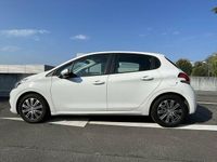 Gebraucht Peugeot 208 Active 83 PS (61 kW) 2017 Weiß Kleinwagen
