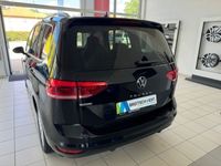 Gebraucht VW Touran Highline 150 PS (110 kW) 2023 Schwarz Van / Kleinbus