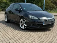 Gebraucht Opel Astra GTC Innovation 140 PS (102 kW) 2012 Schwarz Limousine