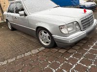 Gebraucht Mercedes 220 150 PS (110 kW) 1995 Silber Limousine