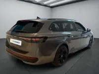 Gebraucht VW Passat 150 PS (110 kW) 2026 Grau Kombi