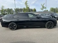 Gebraucht BMW 740 M Sport 299 PS (219 kW) 2025 Saphirschwarz metallic Limousine