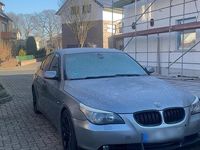 Gebraucht BMW 530 218 PS (160 kW) 2005 Silber Limousine