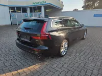 Gebraucht Volvo V60 Momentum 190 PS (139 kW) 2018 Schwarz Kombi