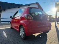 Gebraucht Toyota Aygo 68 PS (50 kW) 2009 Rot Kleinwagen