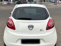 Gebraucht Ford Ka Titanium 69 PS (50 kW) 2015 Weiß Kleinwagen