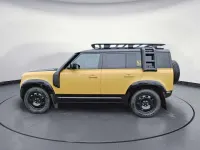Neu Land Rover Defender 349 PS (256 kW) 2026 Gelb SUV