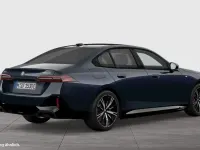 Gebraucht BMW 550e M Sport 313 PS (230 kW) 2025 Schwarz Limousine