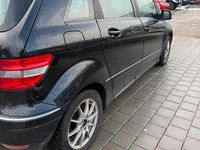 Gebraucht Mercedes B200 136 PS (100 kW) 2010 Schwarz Van / Kleinbus