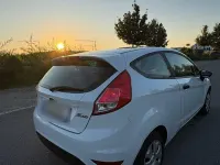 Gebraucht Ford Fiesta 60 PS (44 kW) 2014 Weiß Kleinwagen