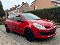 Używany Renault Clio III 75 KM (55 kW) 2007 Czerwony Sedan/Limuzyna