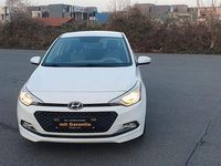 Gebraucht Hyundai i20 Classic 75 PS (55 kW) 2017 Weiß Limousine