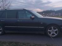 Gebraucht Mercedes E200 136 PS (100 kW) 1997 Violet Kombi