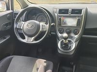 Gebraucht Toyota Verso-S 90 PS (66 kW) 2012 Silber Van / Kleinbus