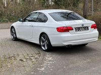Gebraucht BMW 330 Performance 272 PS (200 kW) 2011 Weiß Coupé