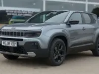 Neu Jeep Avenger EV 114 kW (156 PS) 2026 Grau SUV
