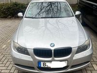 Gebraucht BMW 320 150 PS (110 kW) 2007 Grau Limousine