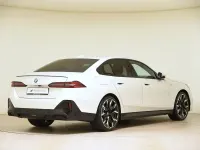 Gebraucht BMW 520 M Sport 197 PS (144 kW) 2024 Weiß Limousine