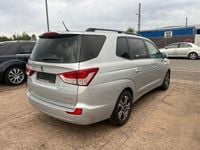 Gebraucht SsangYong Rodius 155 PS (114 kW) 2015 Silber Van / Kleinbus