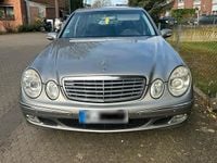 Usata Mercedes E200 122 CV (89 kW) 2004 Argento Berlina