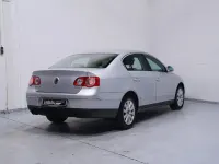 Gebraucht VW Passat 140 PS (102 kW) 2005 Silber Limousine