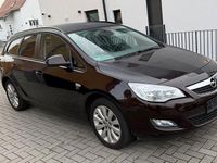 Gebraucht Opel Astra 140 PS (102 kW) 2012 Mahagonibraun/darkmahagony Kombi