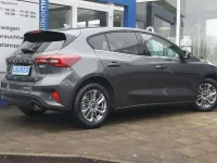 Gebraucht Ford Focus Titanium 125 PS (91 kW) 2023 Magneticgrau (grau) Limousine