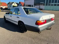 Gebraucht Mercedes E300 179 PS (131 kW) 1987 Weiß Limousine