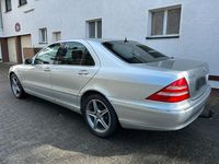 Usado Mercedes S320 224 HP (164 kW) 1999 Prateado Sedan