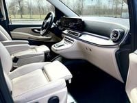 Gebraucht Mercedes V300 Avantgarde 237 PS (174 kW) 2024 Schwarz Van / Kleinbus