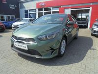 Gebraucht Kia Ceed Vision 101 PS (74 kW) 2024 Experience green metallic Kleinwagen