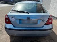 Gebraucht Ford Mondeo 125 PS (91 kW) 2004 Blau Limousine