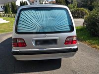 Usata Mercedes E220 143 CV (105 kW) 2000 Argento