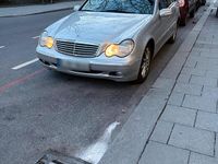 Gebraucht Mercedes C200 116 PS (85 kW) 2001 Silber Limousine