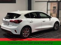 Gebraucht Ford Focus Titanium 125 PS (91 kW) 2023 Weiß Limousine