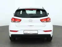 Gebraucht Hyundai i30 Pure 110 PS (80 kW) 2021 Weiß Limousine