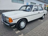 Gebraucht Mercedes E230 136 PS (100 kW) 1983 Weiß Limousine