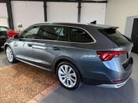Gebraucht Skoda Octavia Scout 4x4 200 PS (147 kW) 2021 Grau Kombi