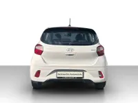 Gebraucht Hyundai i10 Trend 63 PS (46 kW) 2024 Mineraleffektlackierung mang Kleinwagen