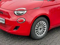 Gebraucht Fiat 500e Red 69 kW (95 PS) 2024 Colore esterno (red vr111/a) Limousine