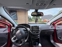 Gebraucht Peugeot 2008 Allure 131 PS (96 kW) 2016 Rot SUV