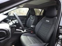 Neu Jeep Avenger Summit 110 PS (80 kW) 2025 Volcano black volcano black SUV