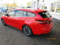 Gebraucht Ford Focus Titanium 116 PS (85 kW) 2023 Rot Limousine